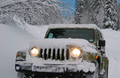 Offroad Snow Jeep Passenger Mountain Uphill Driving